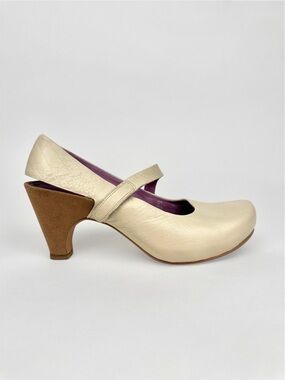 Tsubo Cream Leather Mary Jane Slingback Clog Heels